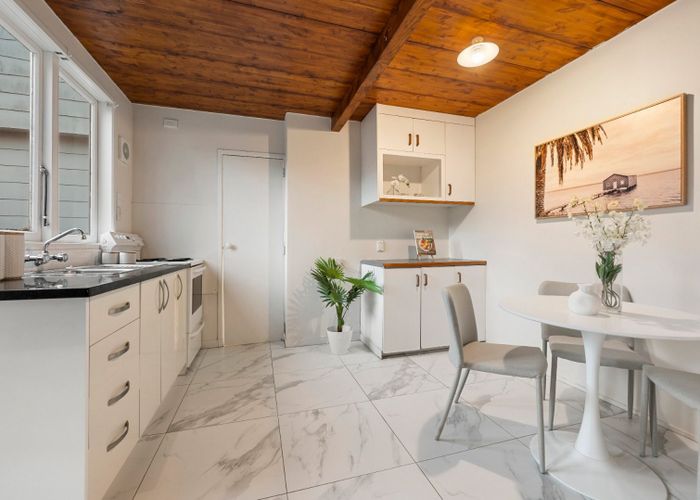  at 2/28 Tranmere Road, Sandringham, Auckland