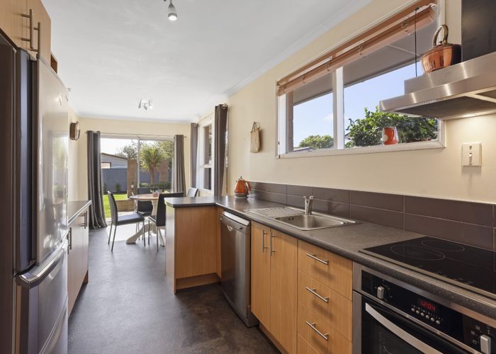  at 6 Birdling Place, Halswell, Christchurch City, Canterbury