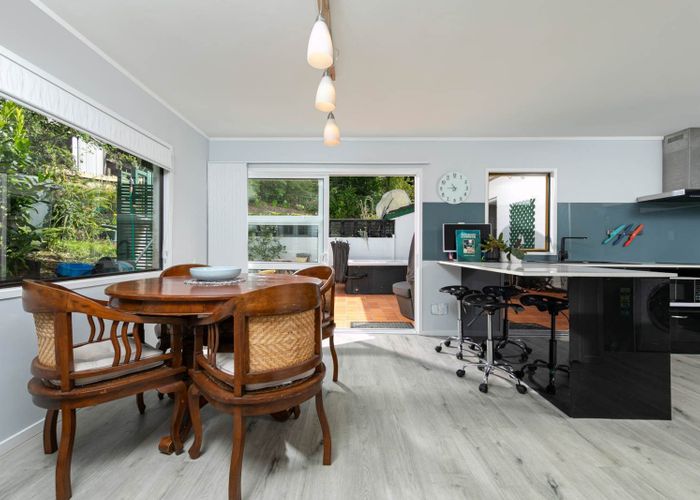  at 1/64 Carlisle Road, Browns Bay, North Shore City, Auckland