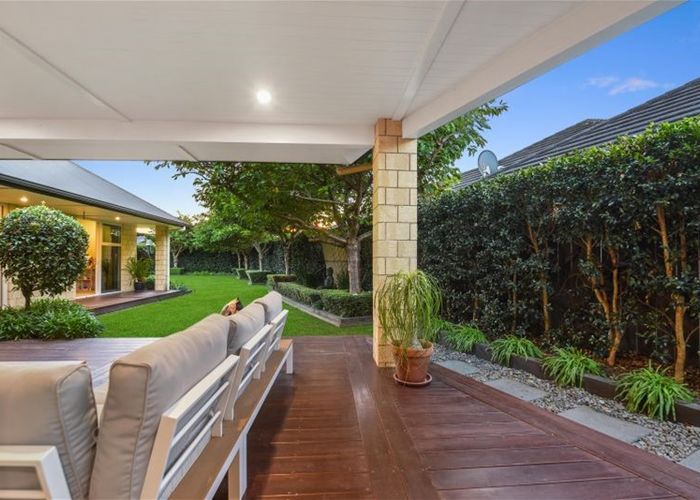  at 8 Connor Court, Huntington, Hamilton