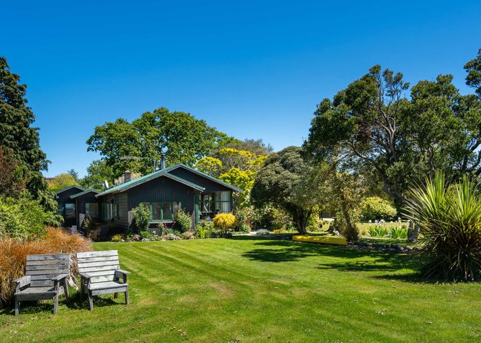  at 1424 Coast Road, Karitane