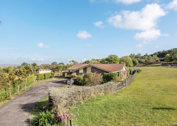  at 8 Gracechurch Drive, Flat Bush, Auckland