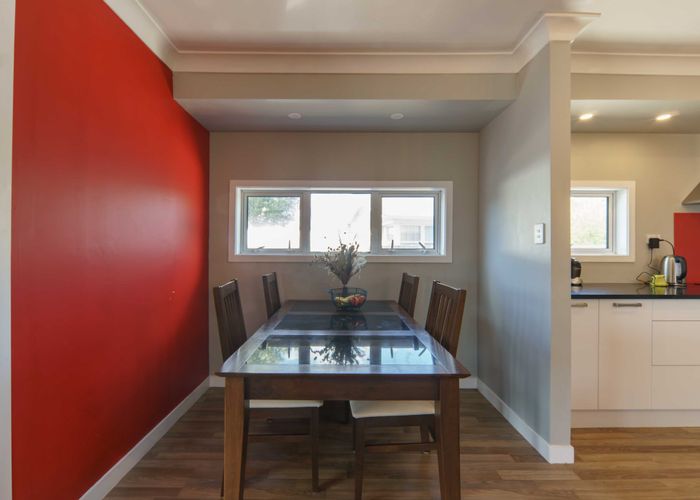  at 8 Deanwell Avenue, Deanwell, Hamilton