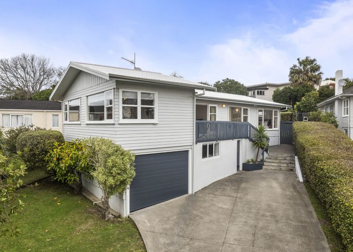 at 12 Alton Avenue, Hillcrest, Auckland