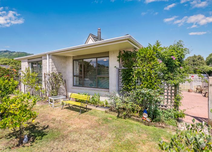  at 6 Tawa Street, Waikanae