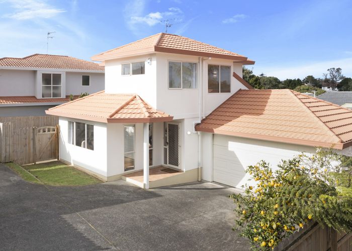  at 2/1 Mossop Rise, Glenfield, North Shore City, Auckland