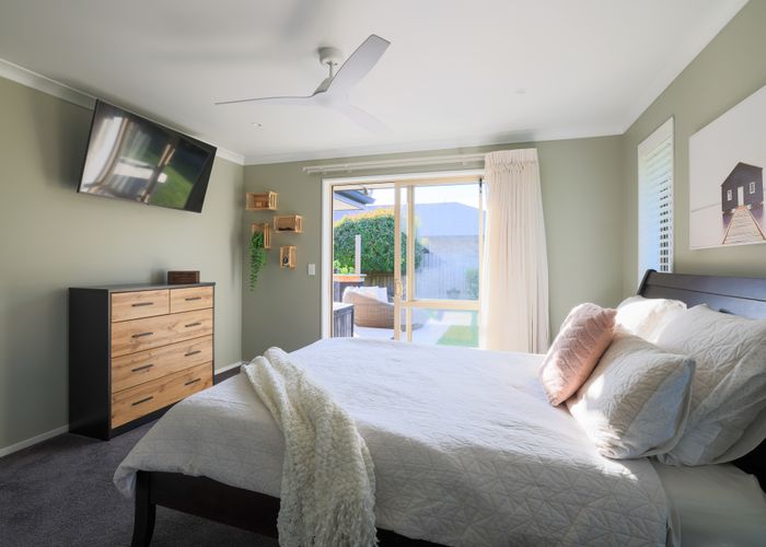  at 51 Wiltshire Drive, Huntington, Hamilton
