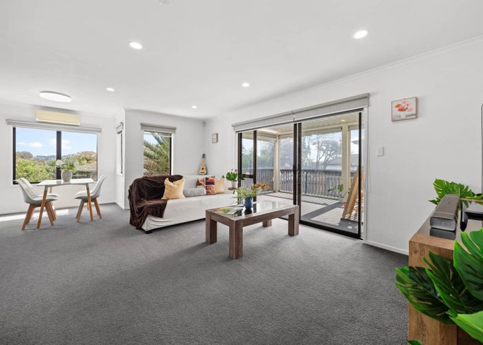  at 2/23 Ruawai Road, Mount Wellington, Auckland