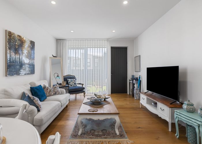  at 14/82 East Coast Road, Milford, North Shore City, Auckland