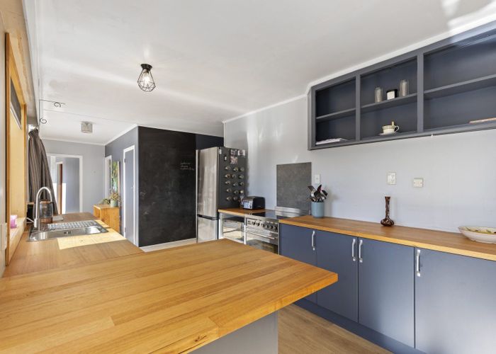  at 52 Queens Road, Glen Avon, New Plymouth, Taranaki