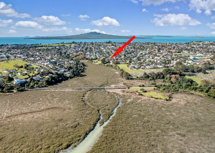  at 24 Philomel Crescent, Bayswater, Auckland