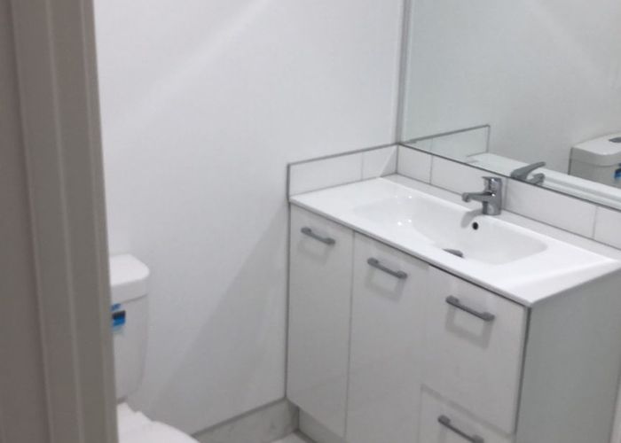  at 2/9 The Avenue, Albany, North Shore City, Auckland