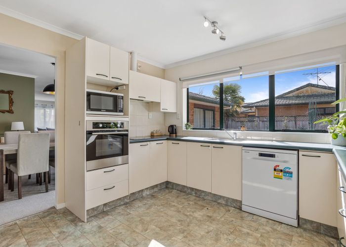  at 9 Cottesmore Place, Huntington Park, Manukau City, Auckland