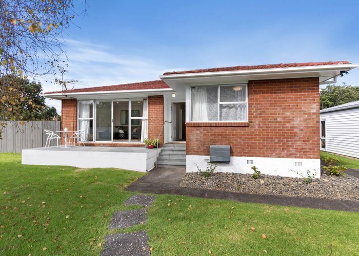  at 2 Kea Place, Mangere Bridge, Auckland