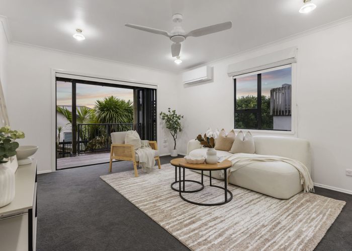  at 589e East Coast Road, Browns Bay, North Shore City, Auckland