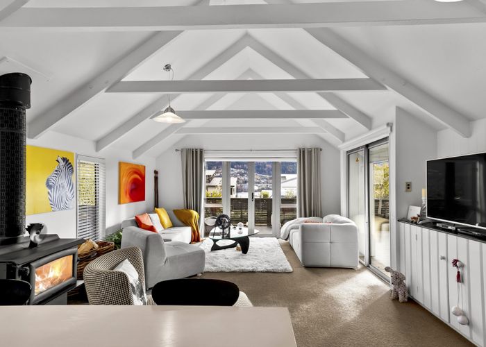  at 61 Oregon Drive, Kelvin Heights, Queenstown