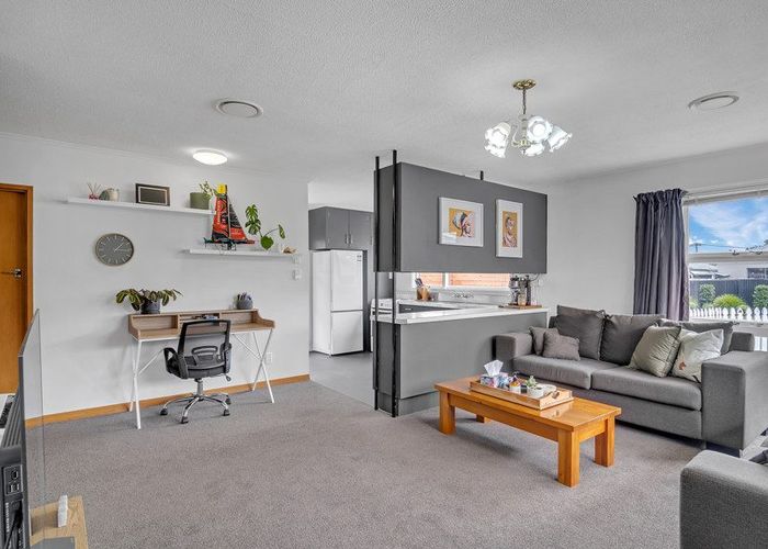  at 2/381 Main North Road, Redwood, Christchurch City, Canterbury