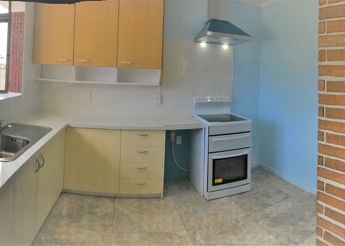  at 12 Court Town Close, Mangere, Auckland