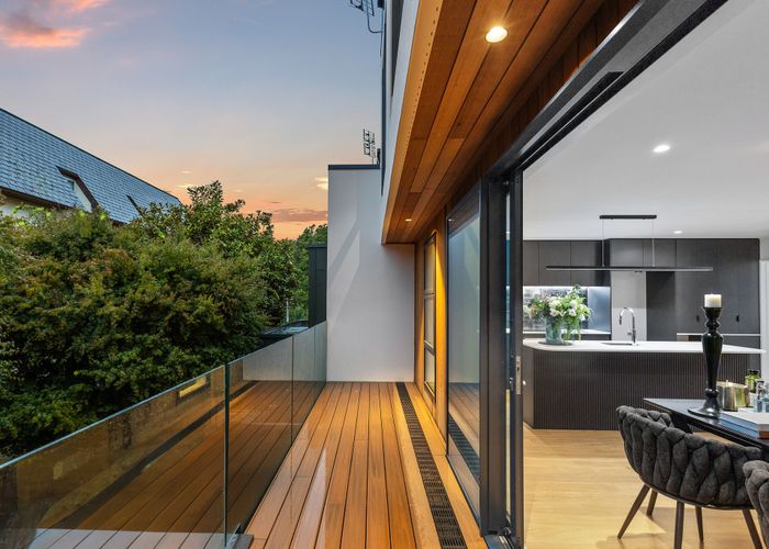  at 2/11 Carlton Mill Road, Merivale, Christchurch City, Canterbury