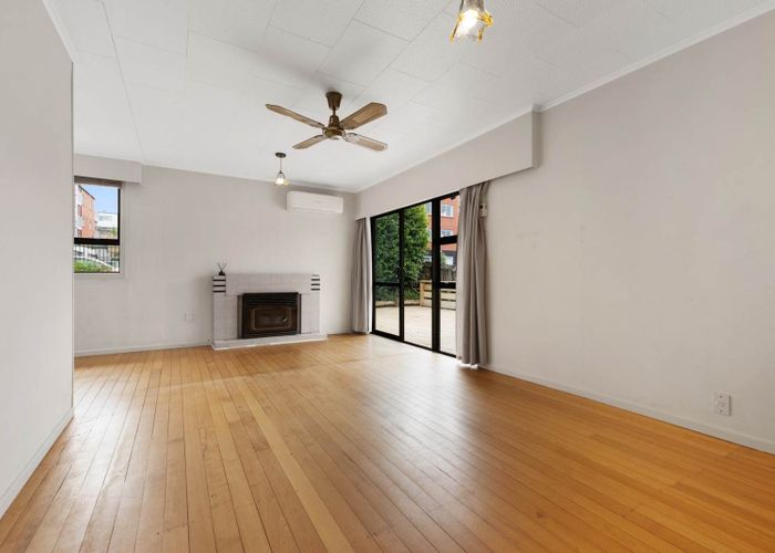  at 2 Potiki Place, Glen Innes, Auckland City, Auckland