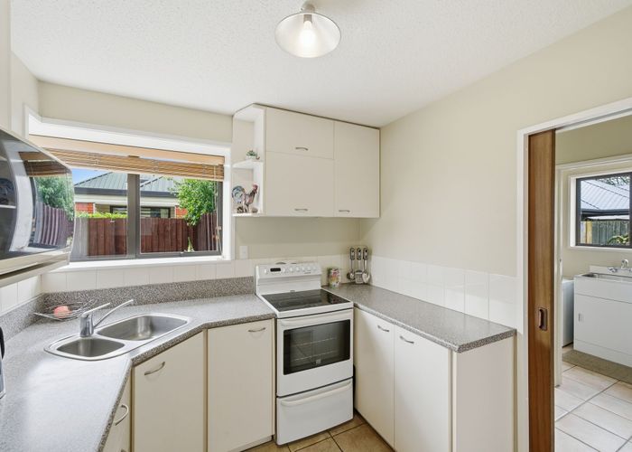  at 2/4 Gatonby Place, Avonhead, Christchurch City, Canterbury