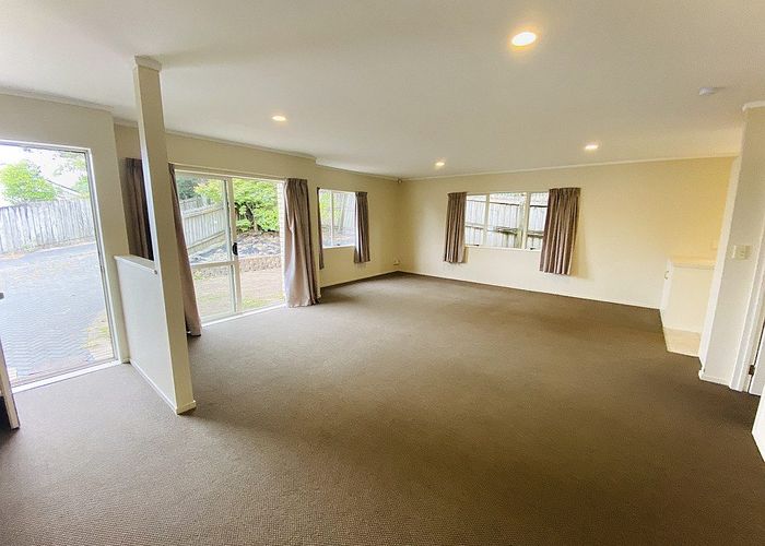  at 636E East Coast Road, Pinehill, North Shore City, Auckland