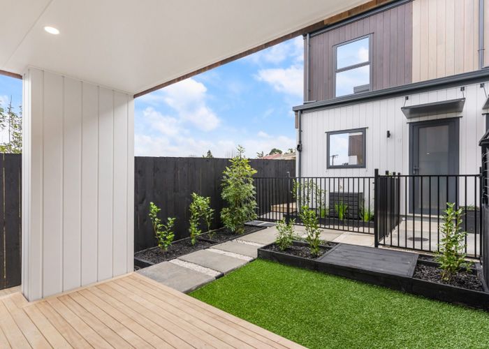  at 11/506 Glenfield Road, Bayview, Auckland