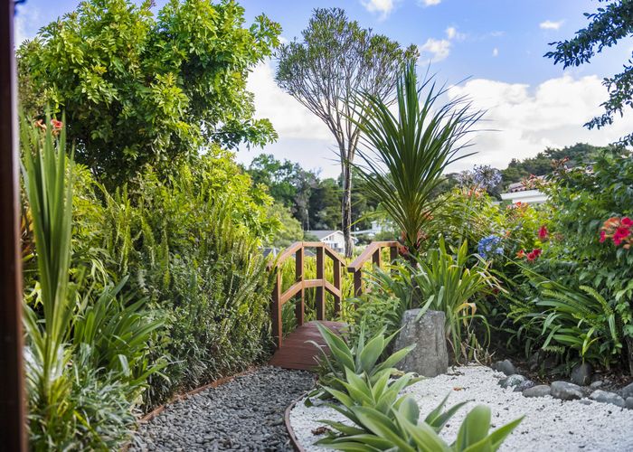 at 9 Philip Place, Hillcrest, Auckland