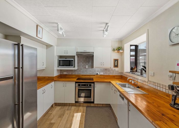  at 5 Bideford Place, Dallington, Christchurch