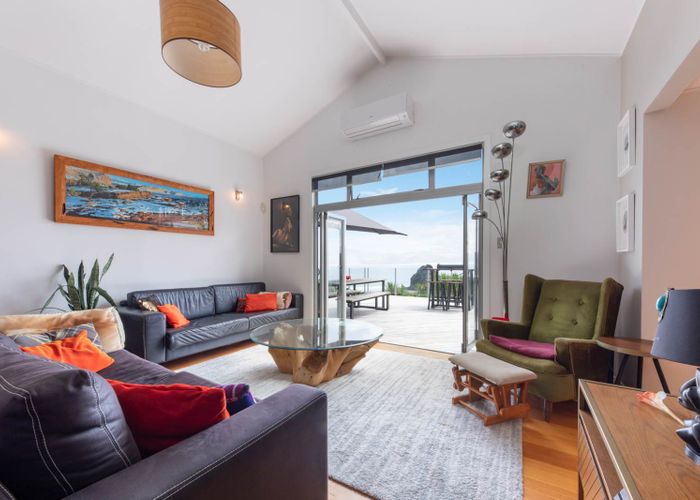  at 35 Piha Road, New Lynn