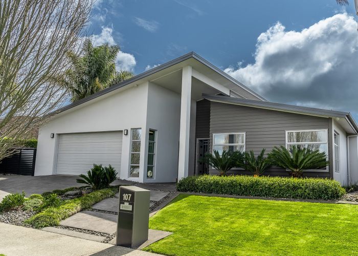  at 107 Saint James Drive, Huntington, Hamilton