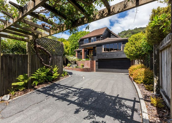  at 2/16 Cheviot Road, Lowry Bay, Lower Hutt
