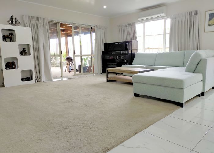  at 2/8 Bowscale Place, Northpark, Auckland