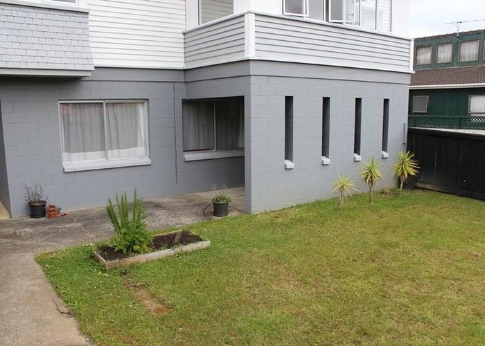  at 1/16 Wernham Place, Northcote, North Shore City, Auckland