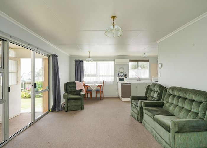  at 2/168 Balmoral Drive, Appleby, Invercargill