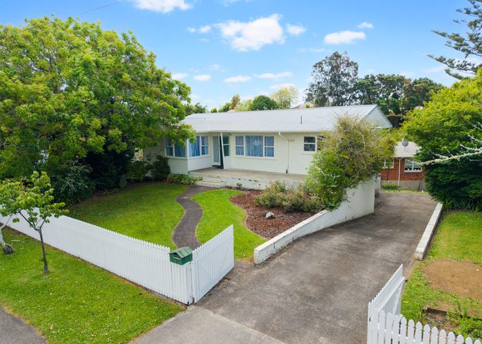  at 18 Angelo Avenue, Howick, Manukau City, Auckland