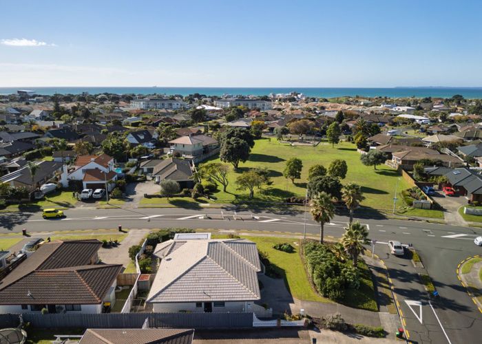  at 2 Lotus Avenue, Mount Maunganui, Mount Maunganui