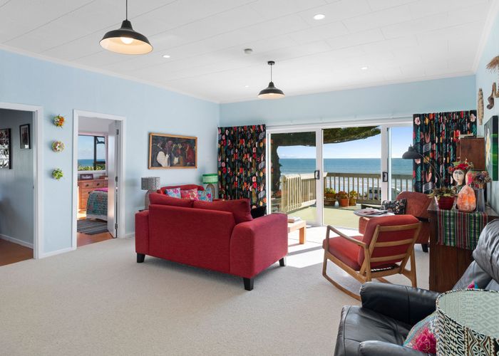  at 136 The Parade, Paekakariki
