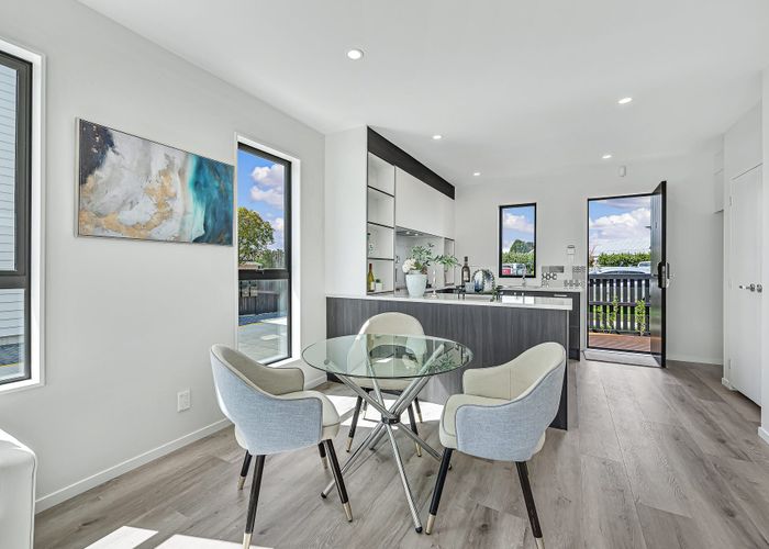  at 47 Beach Road, Te Atatu Peninsula, Waitakere City, Auckland