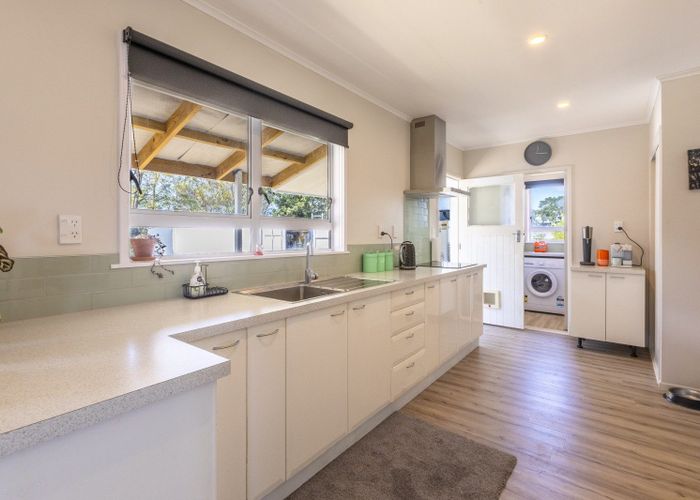  at 18 Murchison Street, Waipawa