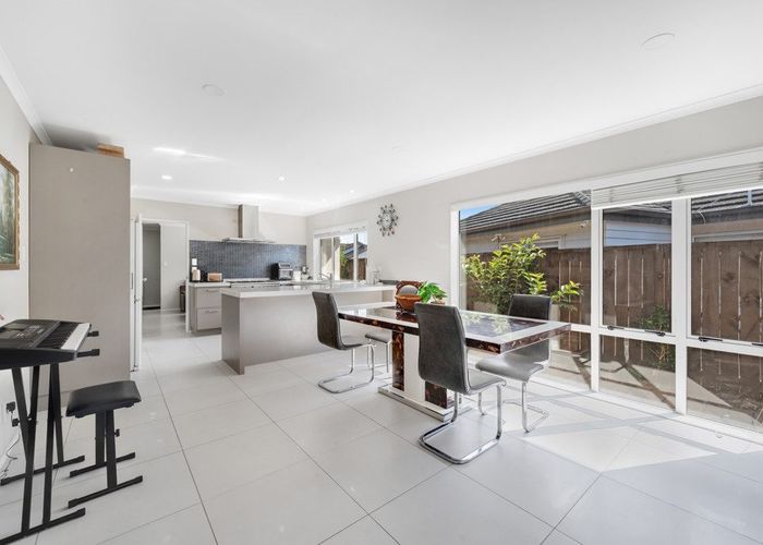  at 8 Reno Way, Flat Bush, Manukau City, Auckland