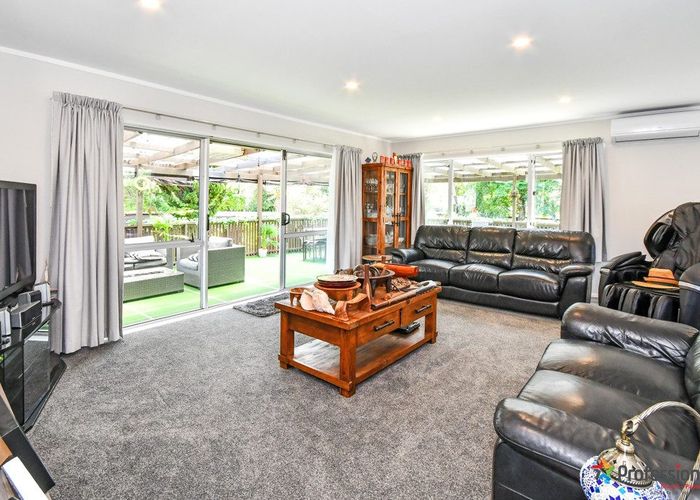  at 22 Taranui Place, Henderson, Auckland