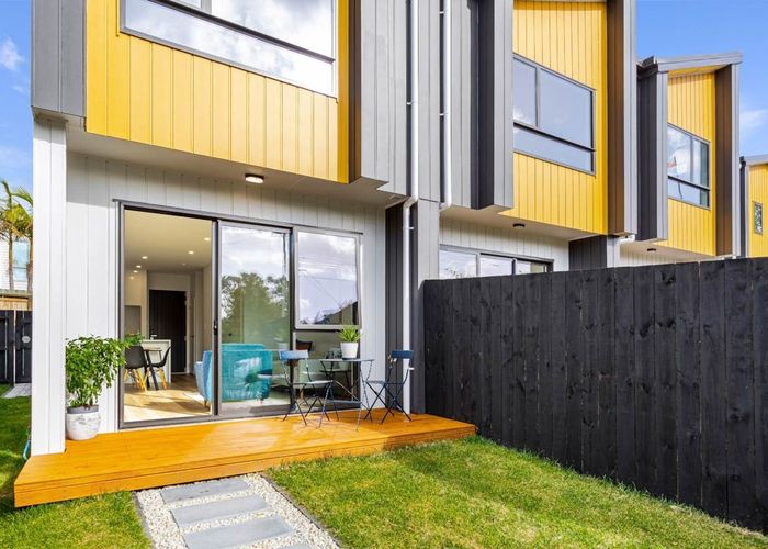  at 3/12 Fraser Road, Narrow Neck, Auckland