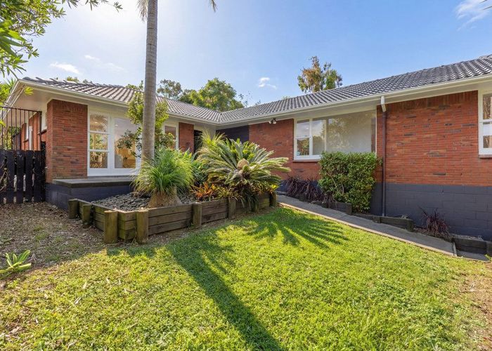  at 17 Downsview Road, Pakuranga Heights, Auckland