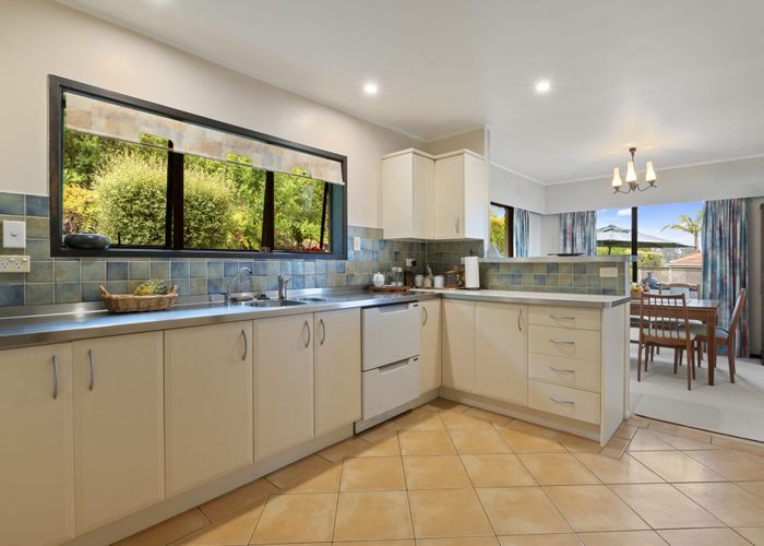  at 32 Telstar Place, Beach Haven, Auckland
