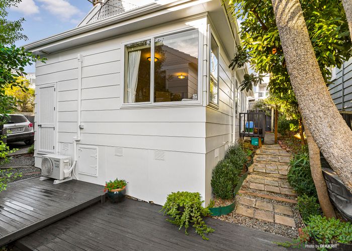  at 5I Duke Street, Mount Victoria, Wellington