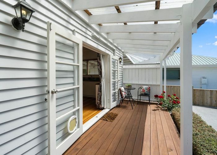  at 4 Hillside Drive, Maoribank, Upper Hutt, Wellington