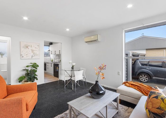  at 2/560 Hereford Street, Linwood, Christchurch City, Canterbury