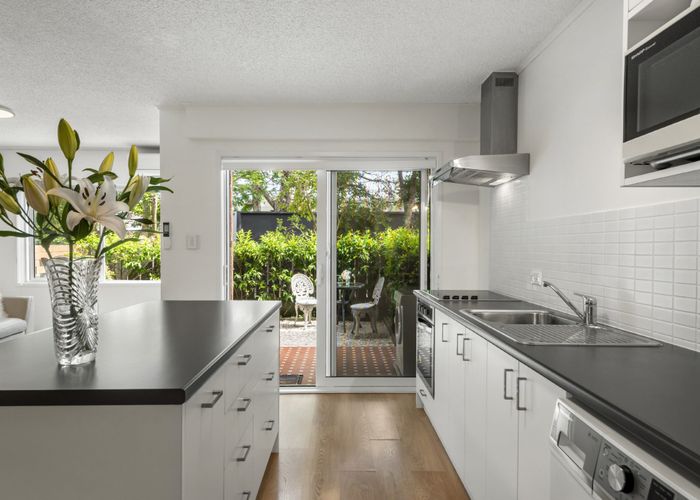 at 4/83 Lake Road, Devonport, North Shore City, Auckland