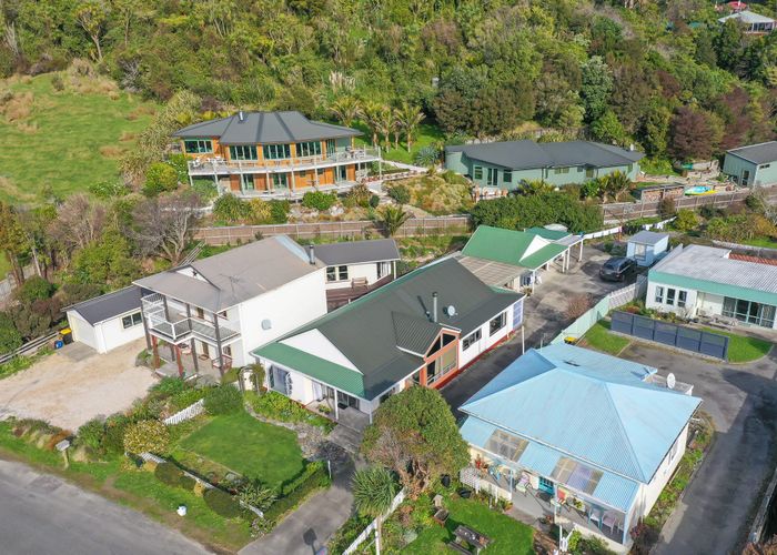  at 28 Beach Road, Collingwood